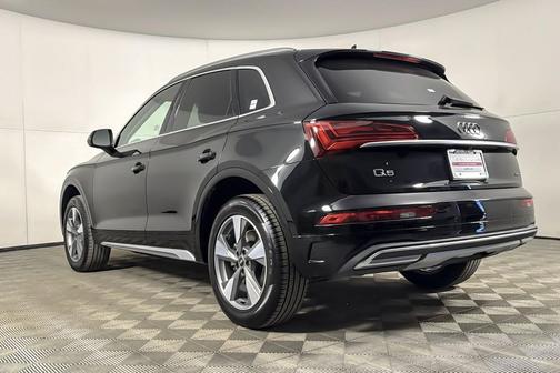 2023 Audi Q5 40 Premium Plus