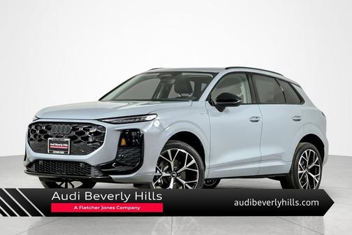 Arrow Gray Pearl Effect 2026 Audi Q3 TFSI quattro S tronic
