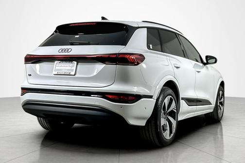 2025 Audi Q6 e-tron Premium Plus quattro