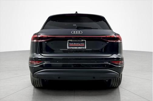 2025 Audi Q6 e-tron Premium quattro
