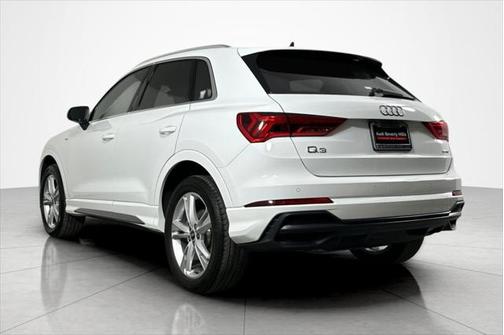 2022 Audi Q3 45 S line Premium