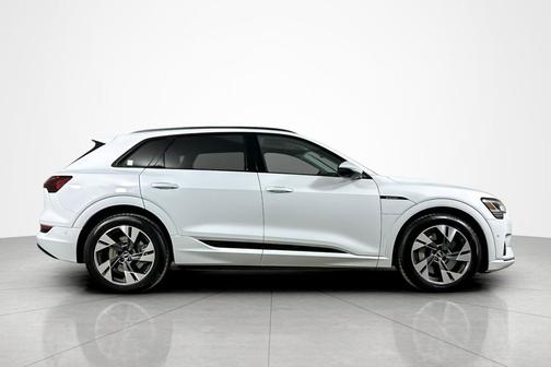2022 Audi e-tron Premium