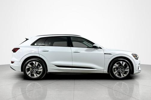 2022 Audi e-tron Premium