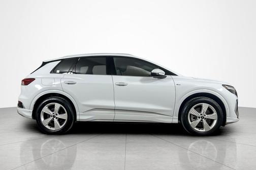 2024 Audi Q4 e-tron Premium Plus 55 quattro
