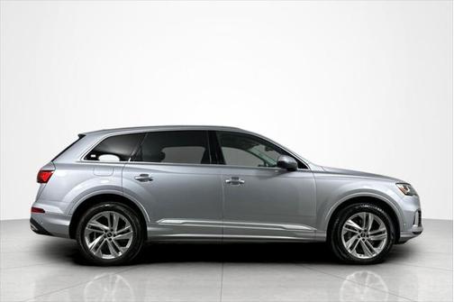 2022 Audi Q7 45 Premium Plus