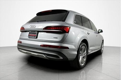 2022 Audi Q7 45 Premium Plus