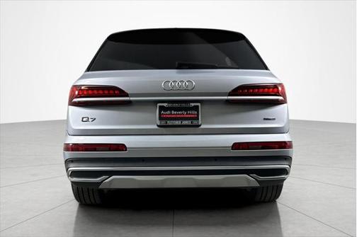 2022 Audi Q7 45 Premium Plus