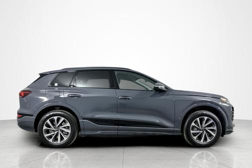 2025 Audi Q6 e-tron Premium quattro