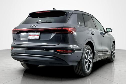 2025 Audi Q6 e-tron Premium quattro