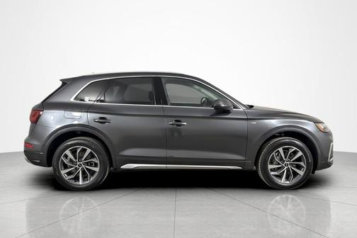 Daytona Gray Pearl Effect 2023 Audi Q5 45 S line Premium Plus