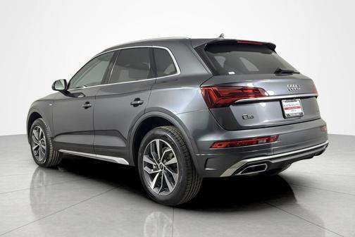 Daytona Gray Pearl Effect 2023 Audi Q5 45 S line Premium Plus