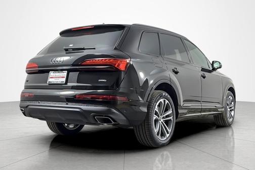 Mythos Black Metallic 2026 Audi Q7 45 Premium