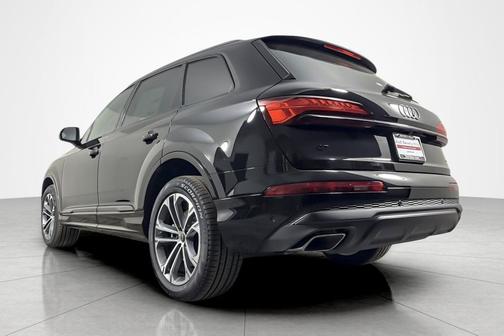 Mythos Black Metallic 2026 Audi Q7 45 Premium