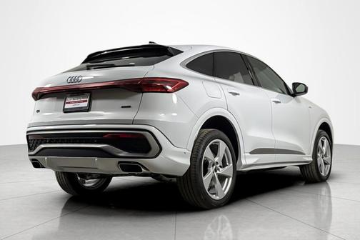 Glacier White Metallic 2026 Audi Q5 Sportback Premium Plus TFSI quattro S tronic