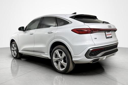 Glacier White Metallic 2026 Audi Q5 Sportback Premium Plus TFSI quattro S tronic