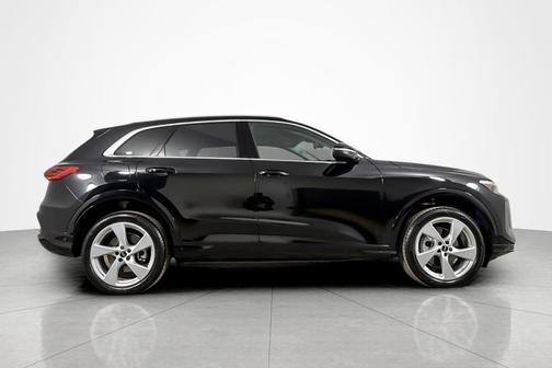 Mythos Black Metallic 2025 Audi Q5 Premium Plus TFSI quattro S tronic