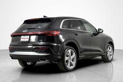 Mythos Black Metallic 2025 Audi Q5 Premium Plus TFSI quattro S tronic