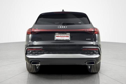 Mythos Black Metallic 2025 Audi Q5 Premium Plus TFSI quattro S tronic