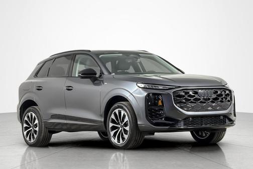 Daytona Gray Pearl Effect 2026 Audi Q3 TFSI quattro S tronic