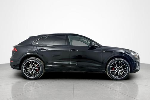 2022 Audi Q8 55 Premium Plus