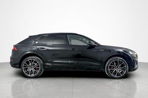 2022 Audi Q8 55 Premium Plus