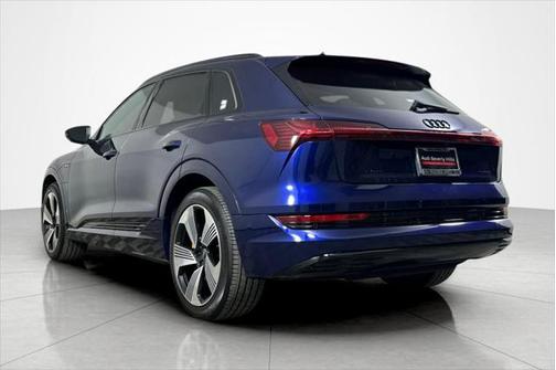 2022 Audi e-tron Premium Plus