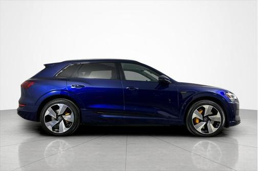 2022 Audi e-tron Premium Plus