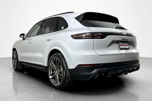 2023 Porsche Cayenne Platinum Edition