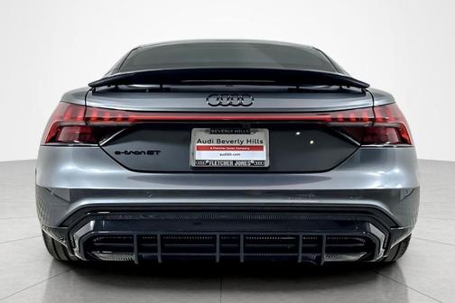 2024 Audi e-tron GT Premium Plus quattro