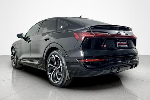 2024 Audi Q8 e-tron Premium Plus