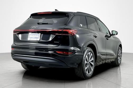 2025 Audi Q6 e-tron Premium quattro