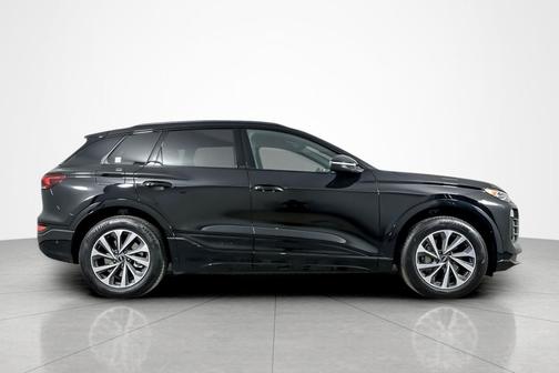 2025 Audi Q6 e-tron Premium quattro