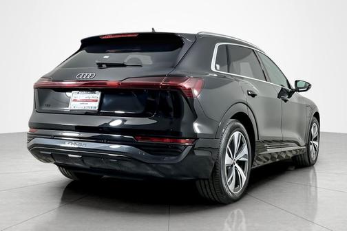 2024 Audi Q8 e-tron Premium Plus