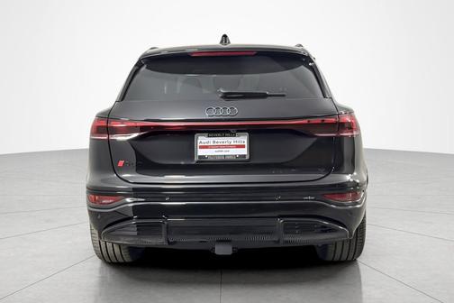 Mythos Black Metallic 2025 Audi SQ6 e-tron Premium Plus quattro