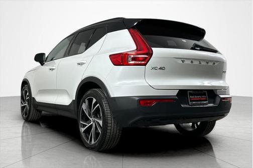 2022 Volvo XC40 T5 R-Design