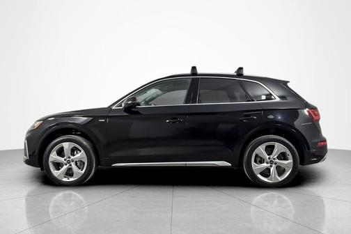 Mythos Black Metallic 2023 Audi Q5 45 S line Premium Plus