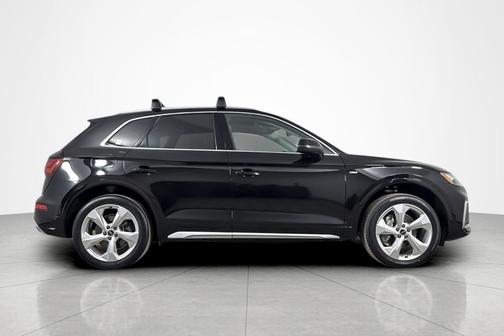 Mythos Black Metallic 2023 Audi Q5 45 S line Premium Plus