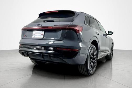 2024 Audi Q8 e-tron Prestige