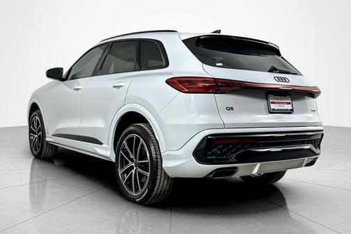 Glacier White Metallic 2026 Audi Q5 Premium Plus TFSI quattro S tronic