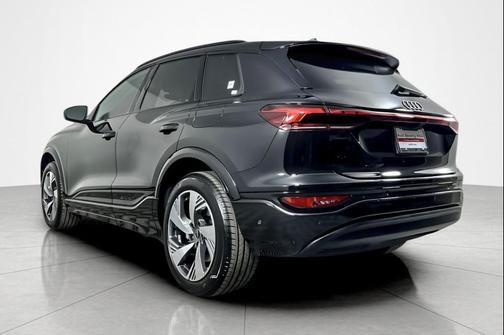 2025 Audi Q6 e-tron Premium quattro