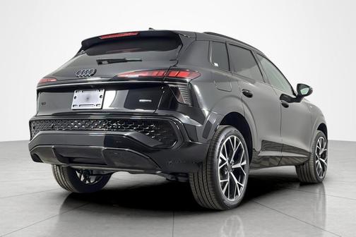 Mythos Black Metallic 2026 Audi Q3 TFSI quattro S tronic
