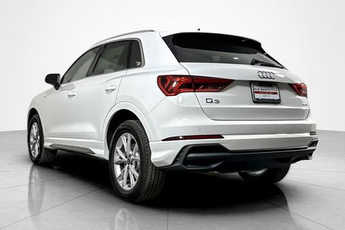 2025 Audi Q3 Premium 45 TFSI S line quattro Tiptronic