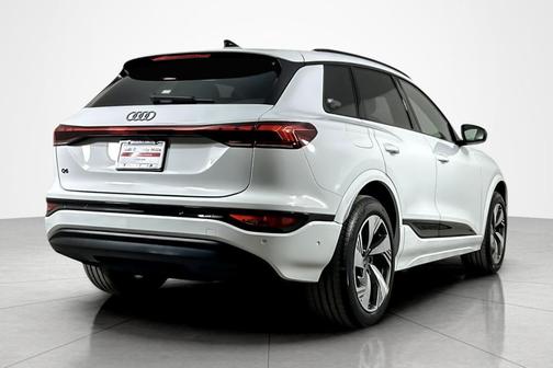 2025 Audi Q6 e-tron Premium quattro