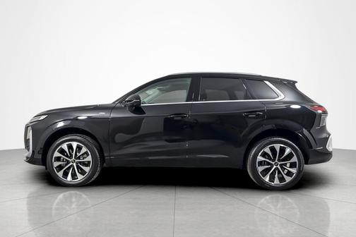Mythos Black Metallic 2026 Audi Q3 TFSI quattro S tronic