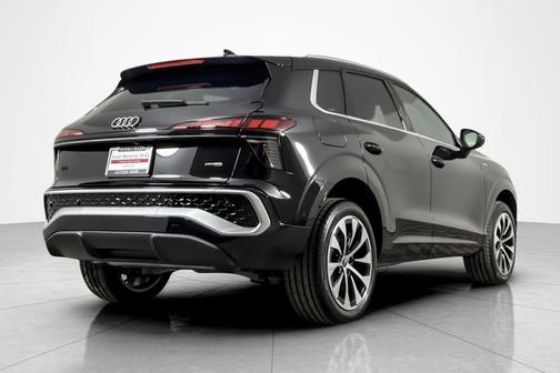 Mythos Black Metallic 2026 Audi Q3 TFSI quattro S tronic