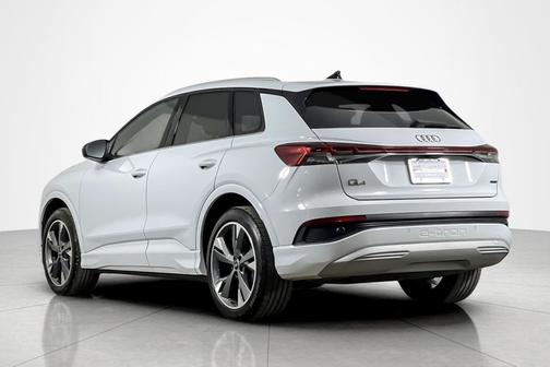 2022 Audi e-tron Premium Plus