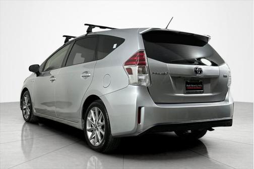 2017 Toyota Prius v Five
