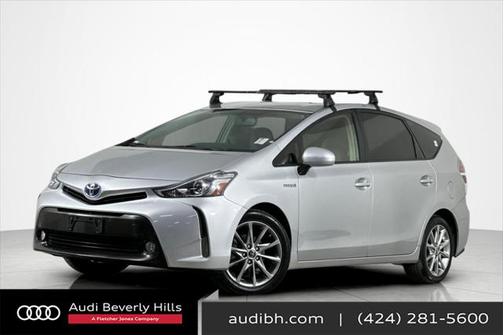 2017 Toyota Prius v Five