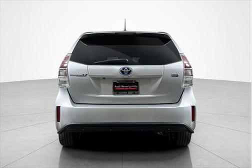 2017 Toyota Prius v Five
