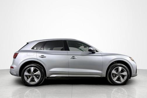 Florett Silver Metallic 2023 Audi Q5 40 Premium Plus